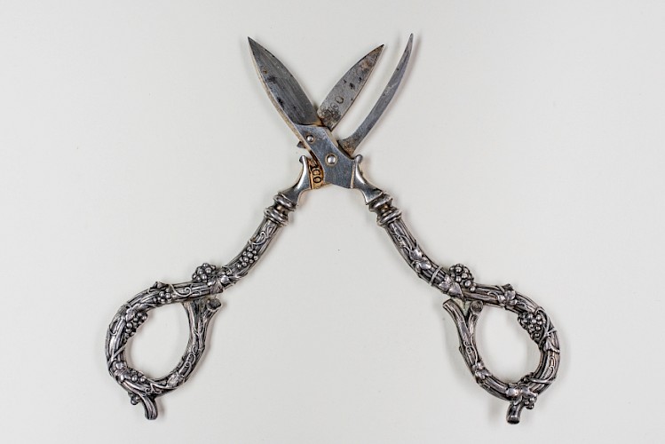 Juwelier Martin Mayer, Mainz, um 1890/1900. Weißmetall und Silber, teilvergoldet; GDKE, Direktion Landesmuseum Mainz