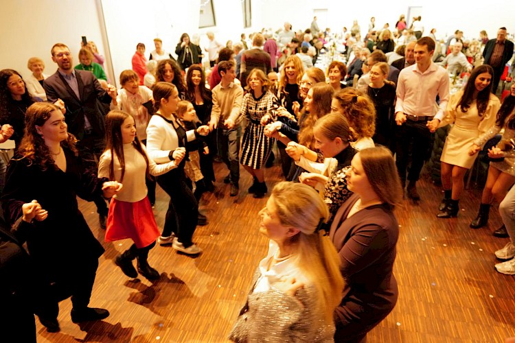 Gemeinsamer Tanz beim Purim-Fest, © Jüdische Kultusgemeinde Mainz-Rheinhessen