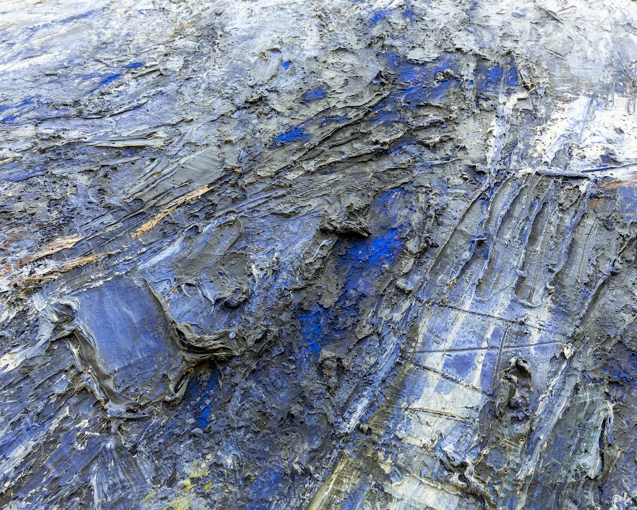 Detail aus Gerhard Hoehme „Bekenntnis zum Romantisch-Expressiven“, mit Spatel zerdrückte Farbmasse und Kratzer in der Farbe