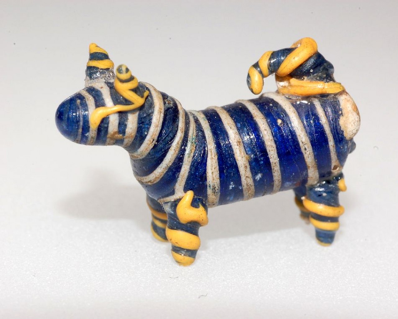 Die vorgeschichtlichen Sammlungsbestände führen in die frühen Kulturen und Gesellschaften von der Altsteinzeit bis zu den Anfängen der Römischen Zeit ein. Als eine der Zentralregionen Europas zeigen sich insbesondere hier in Rheinhessen die vielfältigen kulturellen Einflüsse sowie der Wandel über mehr als 20.000 Jahre Menschheits- und Kulturgeschichte.