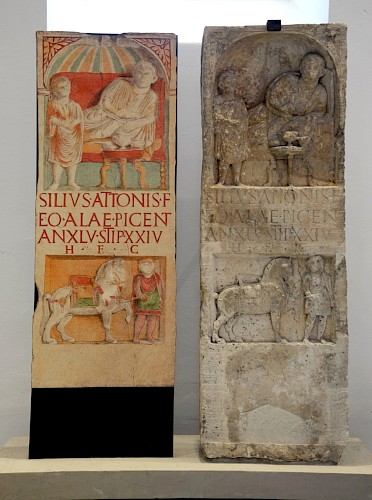 Der Grabstein mit farblicher Darstellung