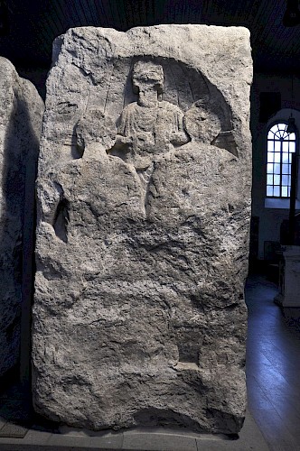 Familiengrabstein II aus Selzen