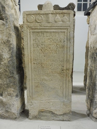 Der Grabstein der Paulla