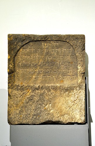 Mainz, Fritz-Kohl Straße. 1171; gelber Sandstein. GDKE, Direktion Landesmuseum Mainz